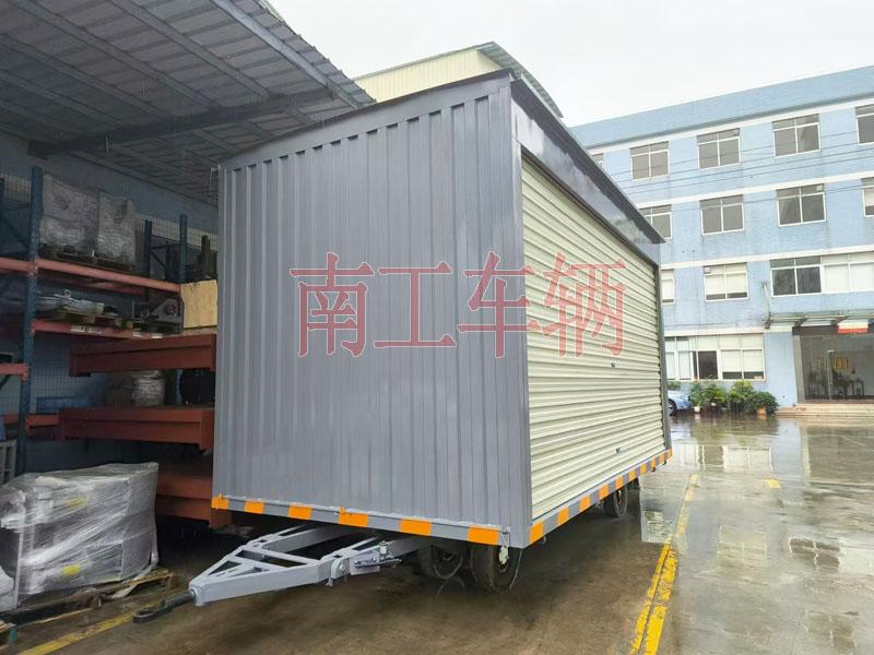 10吨箱式星空(中国)两侧带卷帘门 牵引雨篷拖车