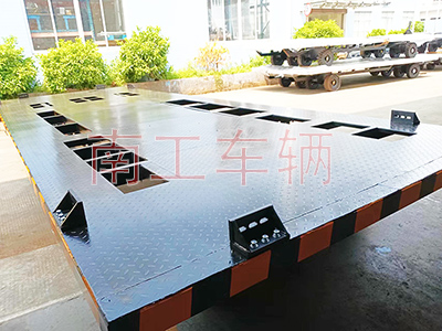 13点5吨箱变拖车底盘 全挂式星空(中国)3I.jpg